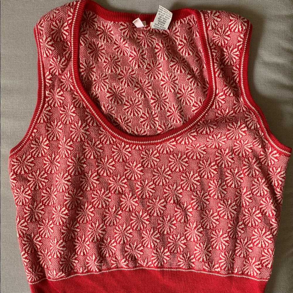Vintage red and white cropped sweater vest size L